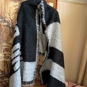 Black and white urban outfitters shawl
